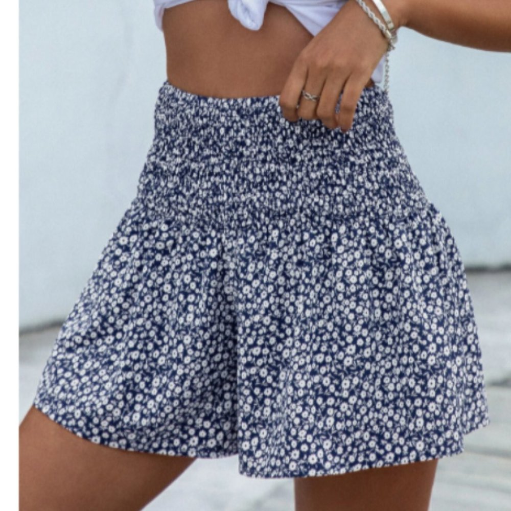 NEW Blue Ditsy Floral Shirred Wide Leg Shorts Sz Sm